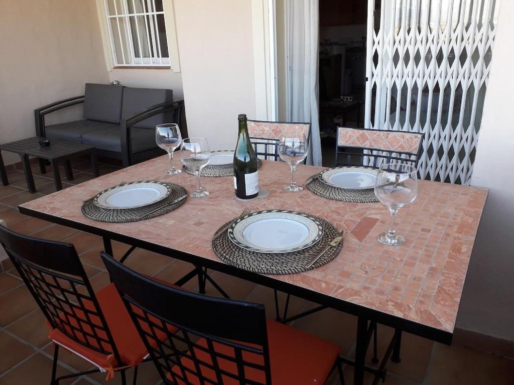 Duquesa Fairways, A Spacious Apartment With Fabulous Views And Facilities Manilva Ngoại thất bức ảnh