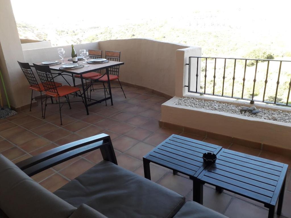 Duquesa Fairways, A Spacious Apartment With Fabulous Views And Facilities Manilva Ngoại thất bức ảnh